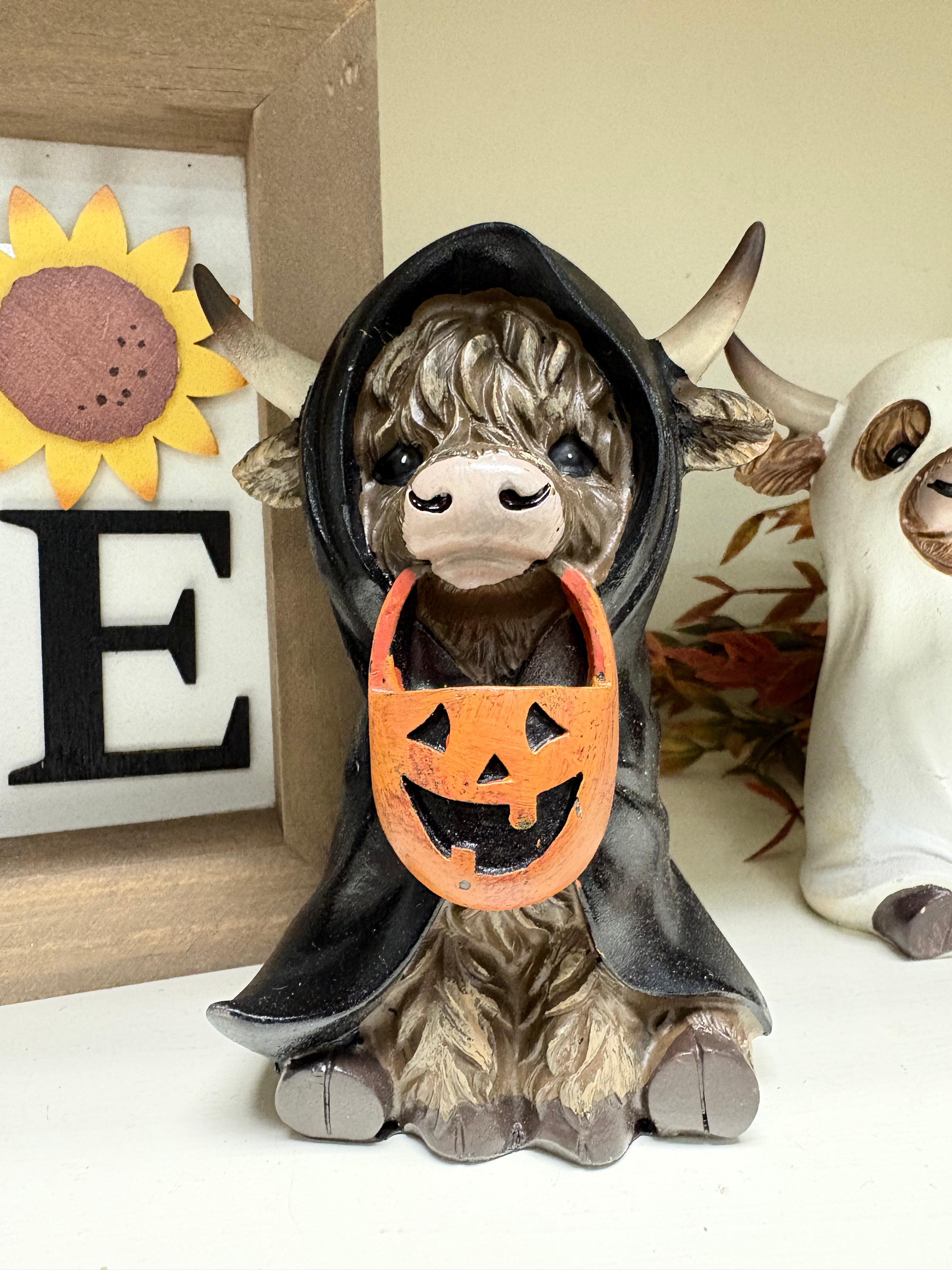 Highland Halloween Sitter